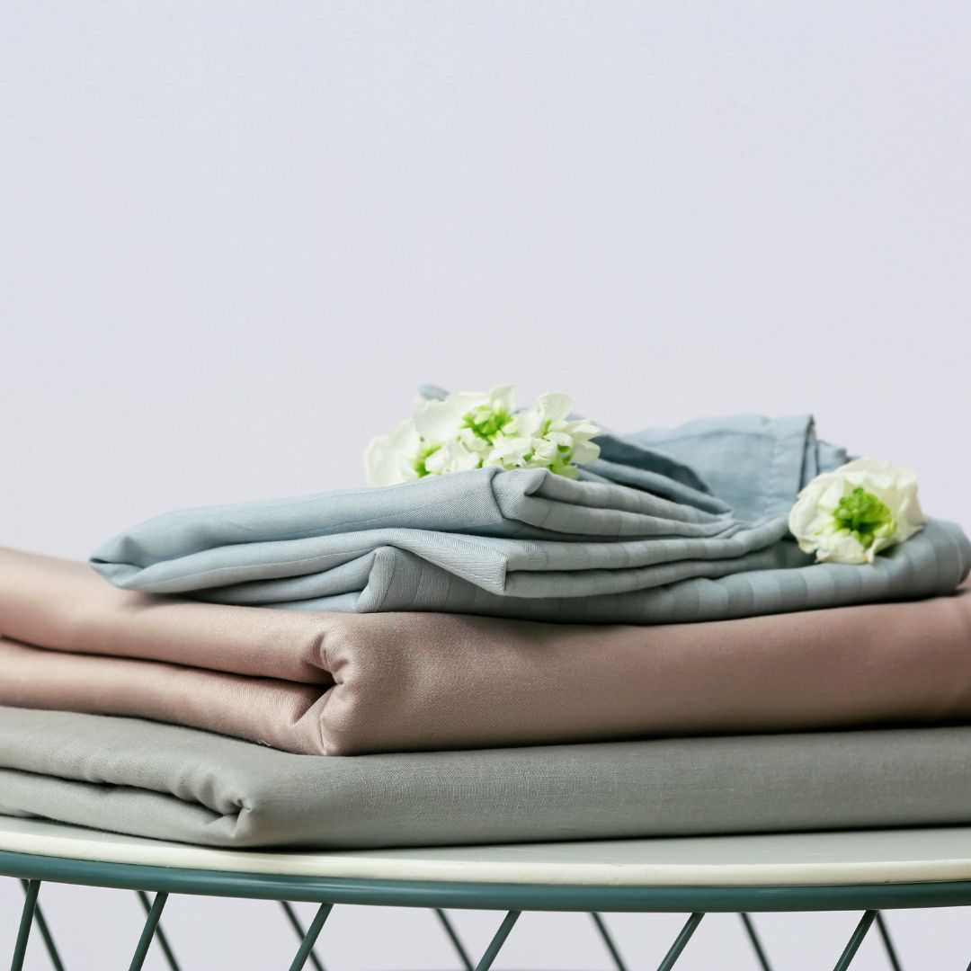 Corner detail on fitted sheet